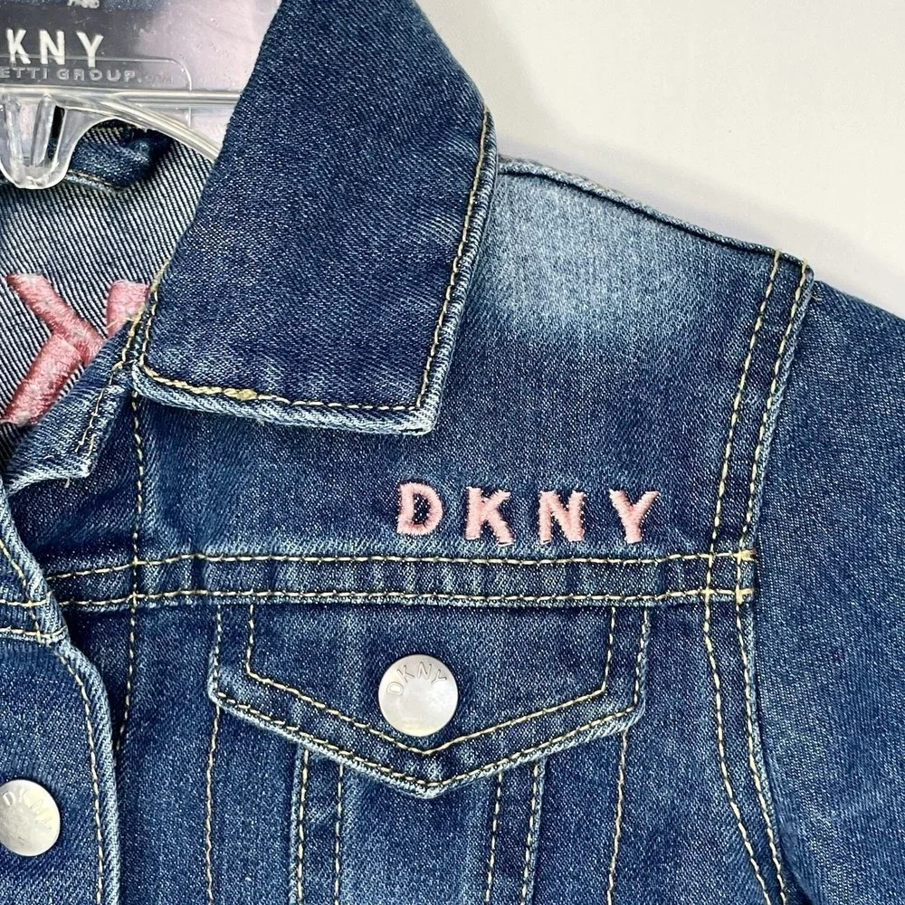 DKNY Girls Denim Jean Jacket Size 5 Blue Pink Embroidered Logo Snap‎ Front